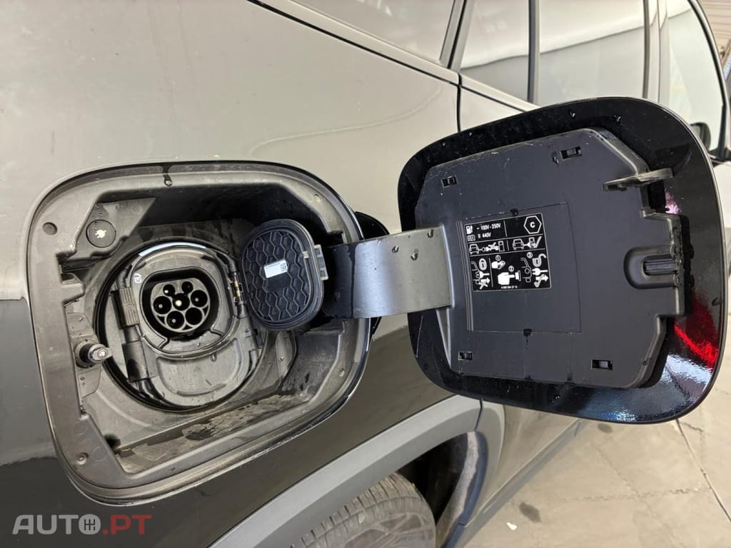 Mercedes-Benz GLA 250 e AMG Line