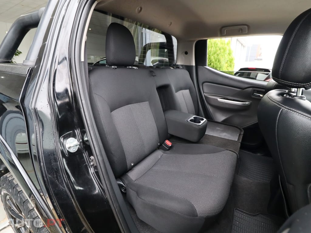 Mitsubishi L200 2.4 DI-D CD Instyle Sportb.Strakar 4WD