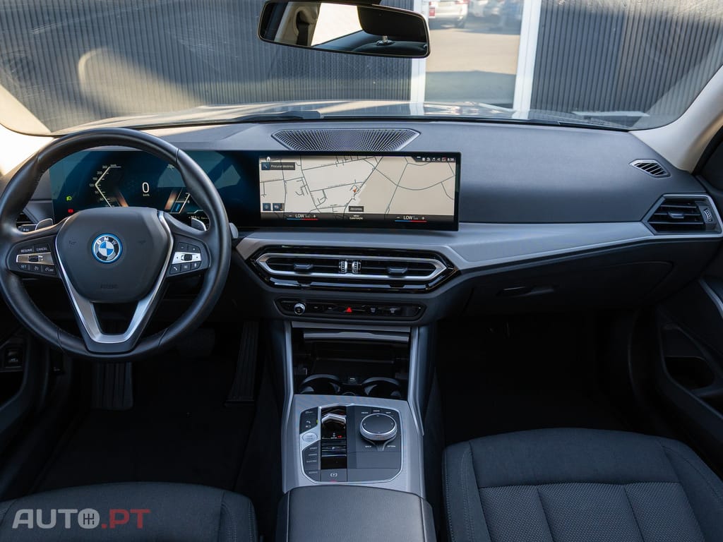 BMW 330 e Auto