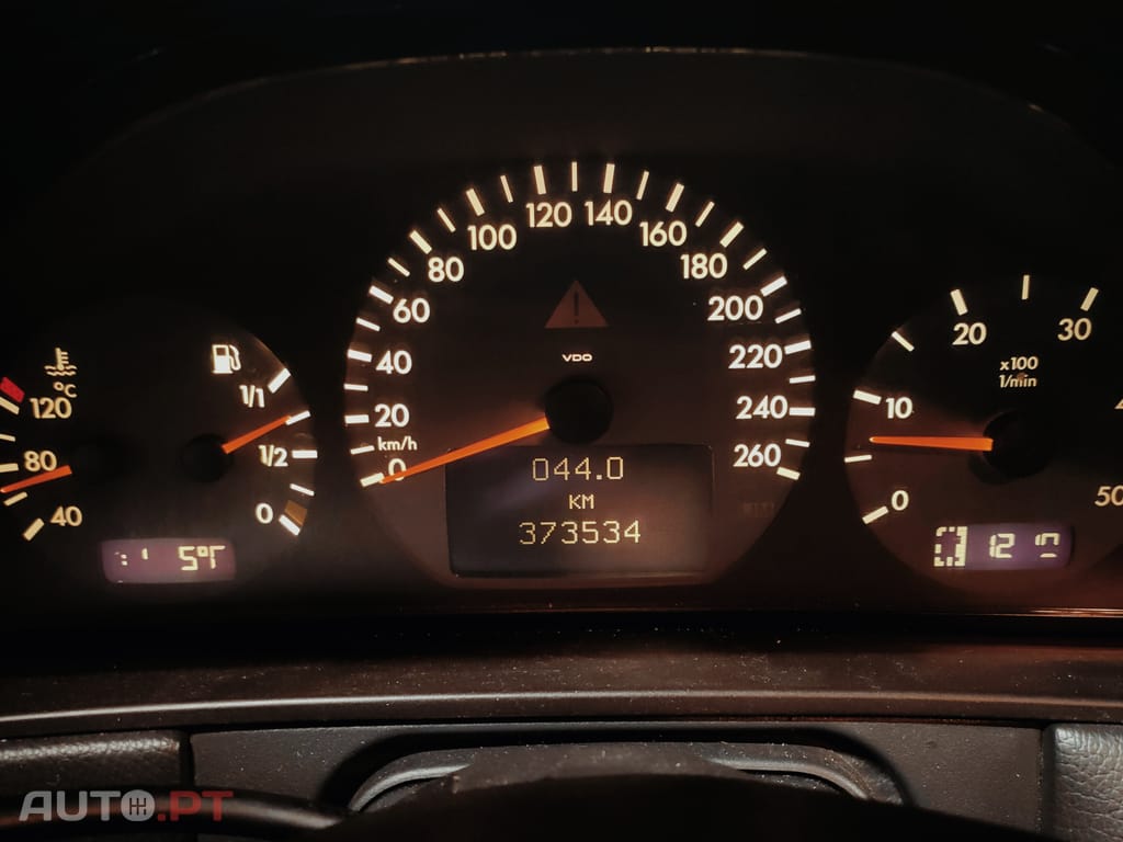 Mercedes-Benz 320 Avantagard