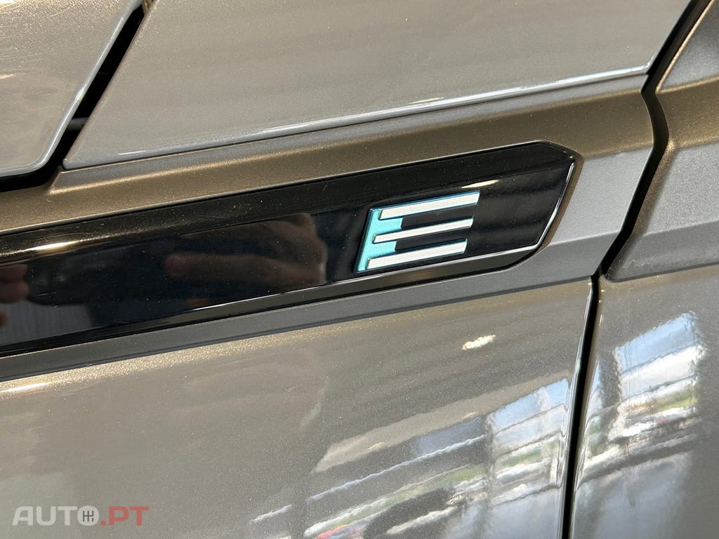Peugeot E-2008 54 kWh Active