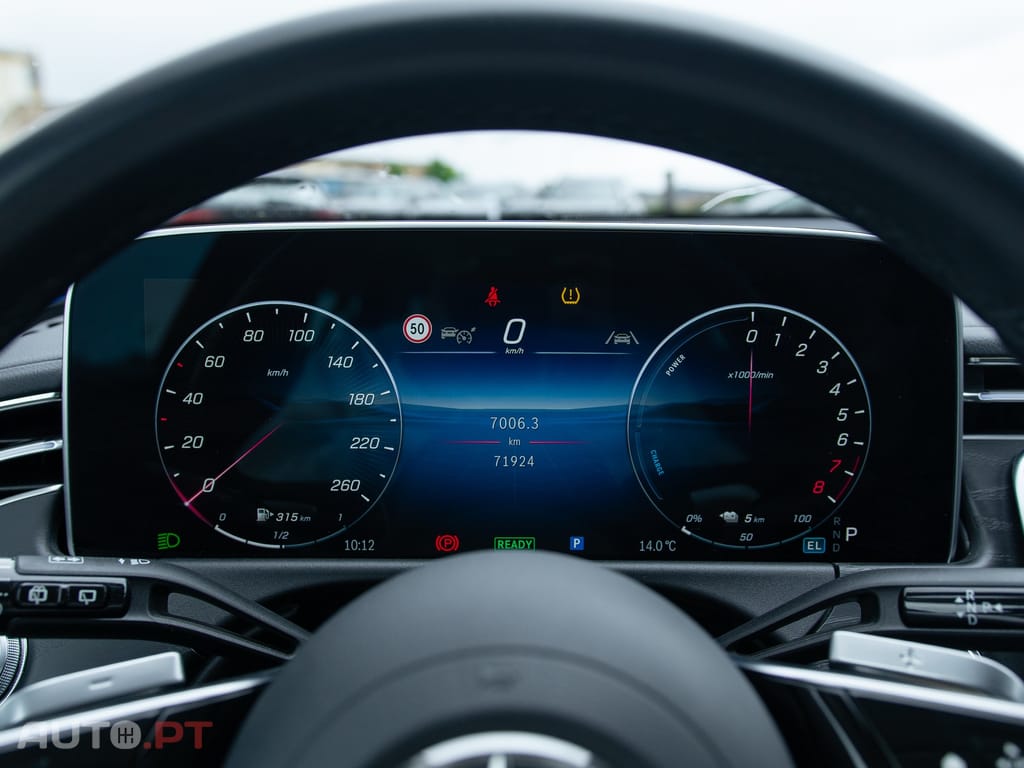 Mercedes-Benz E 300 Outro