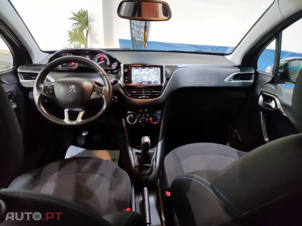 Peugeot 208 1.2 PureTech Signature