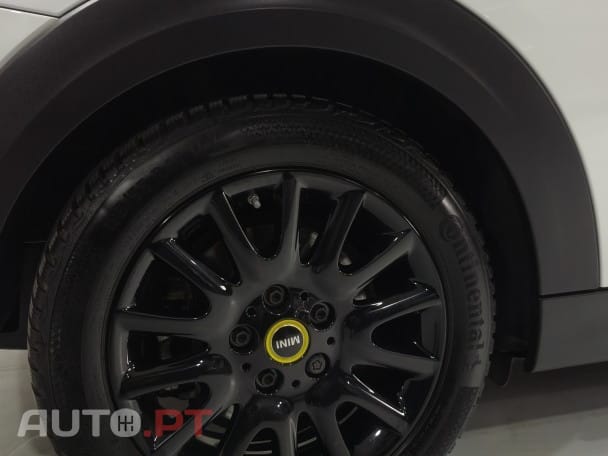 MINI Cooper Cooper SE Premium Essential