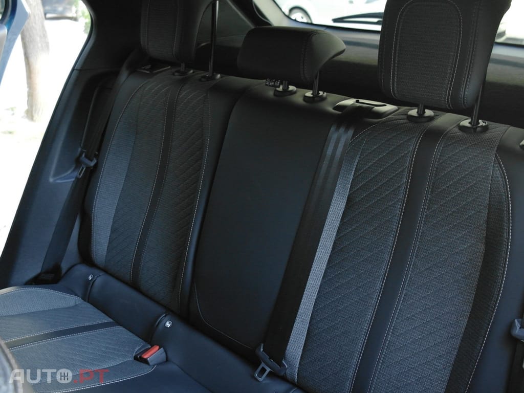 Peugeot E-2008 54 kWh Allure