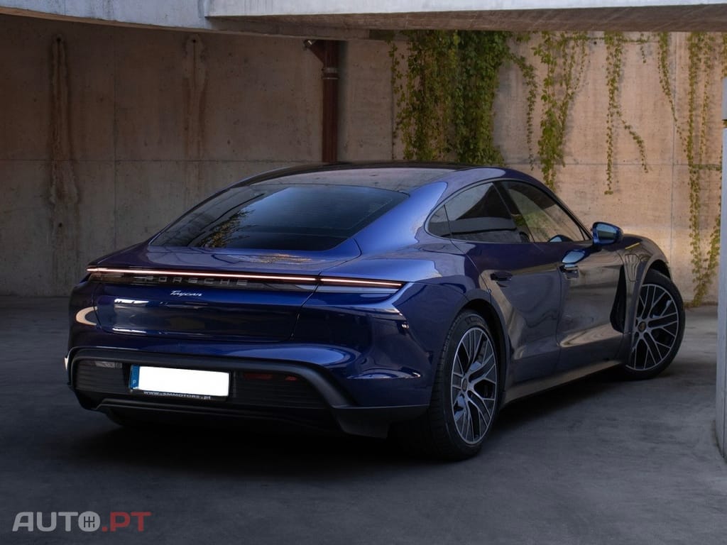 Porsche Taycan Standard