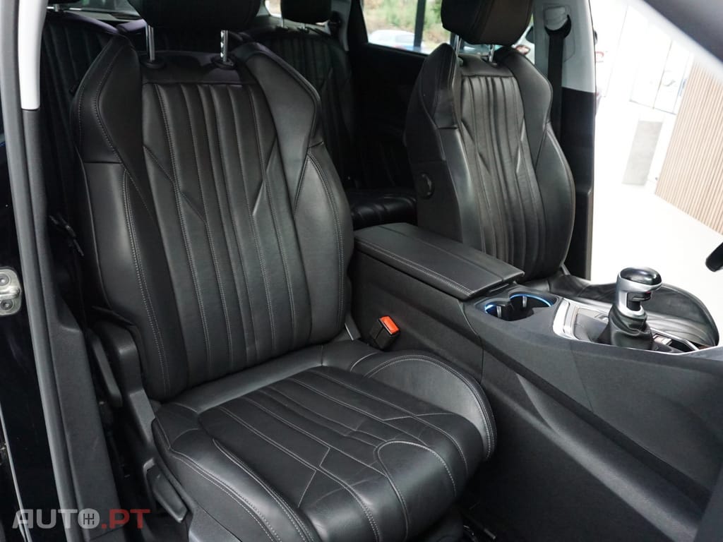 Peugeot 5008 1.2 PureTech Allure J18