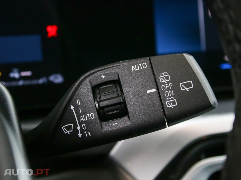 BMW 330 e Touring Pack Desportivo M Auto