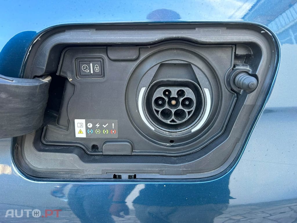 Peugeot 3008 1.6 Hybrid Allure e-EAT8