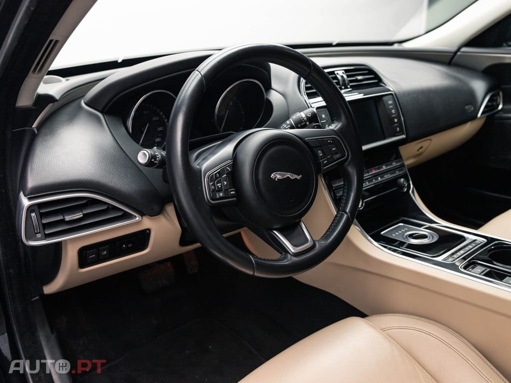 Jaguar XE 2.0 D Prestige Aut.