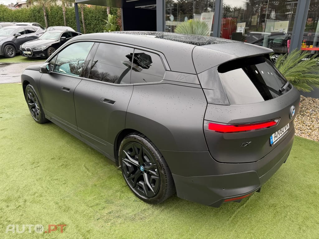 BMW iX xDrive 40