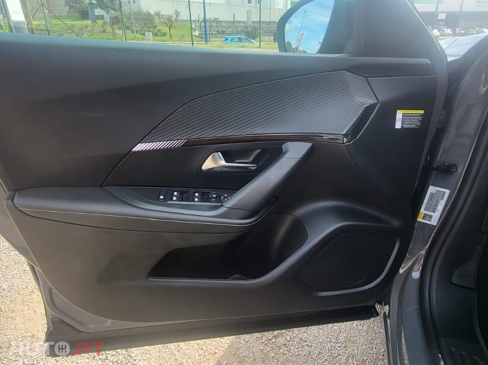 Peugeot E-2008 54 kWh Allure