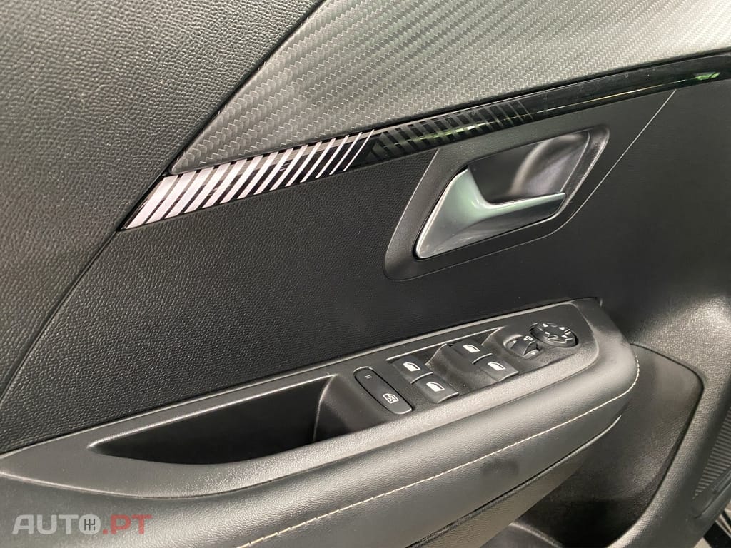 Peugeot E-208 50 kWh Style