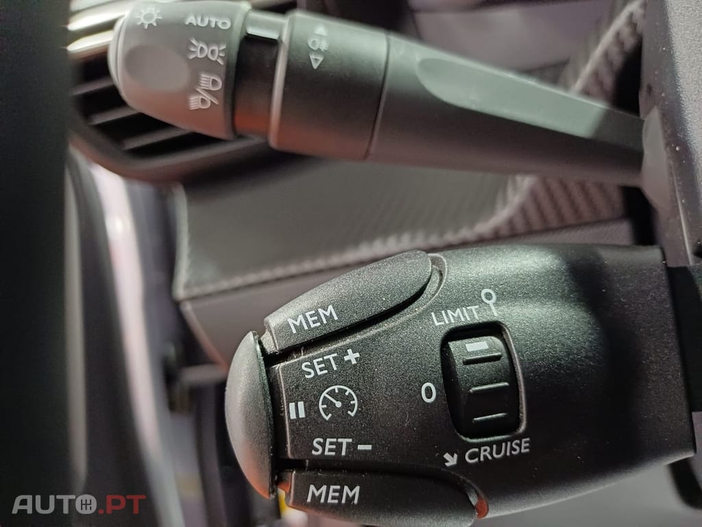 Peugeot E-2008 50 kWh Allure