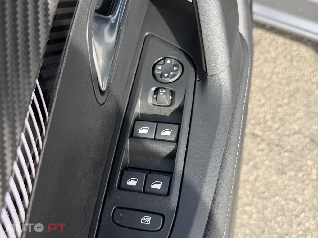 Peugeot 2008 1.2 Hybrid Allure e-DCS6