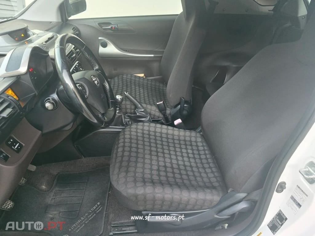 Toyota iQ 1.0 VVT-i 2 EP
