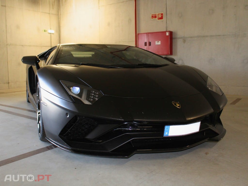 Lamborghini Aventador 6.5 V12 LP740-4 S
