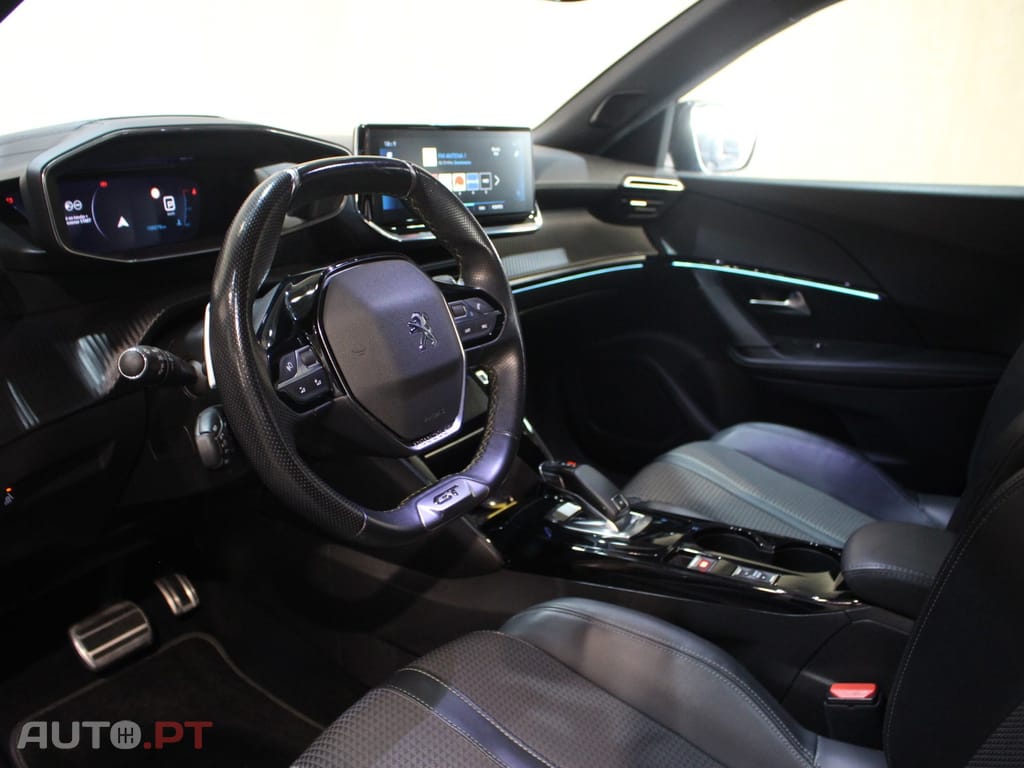Peugeot 2008 1.2 PureTech GT EAT8