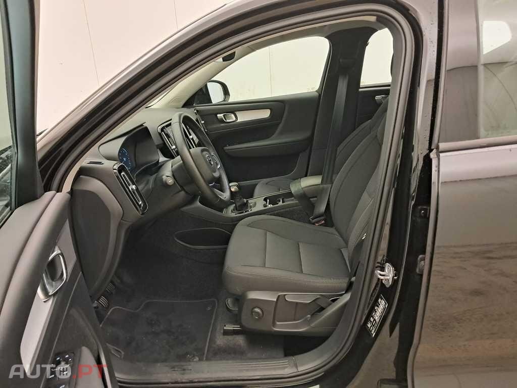 Volvo XC40 1.5 T2 Momentum Plus