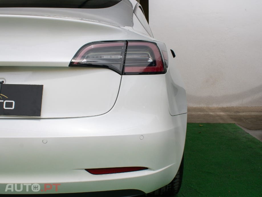 Tesla Model 3 Standard Range Plus RWD