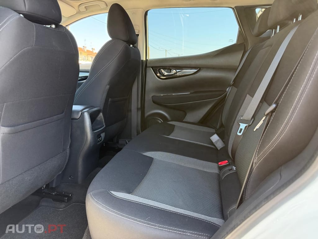 Nissan Qashqai 1.3 DIG-T N-Connecta J18 Led