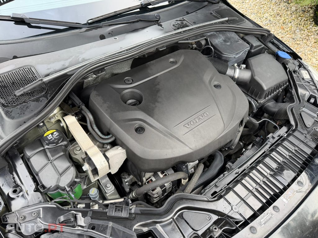 Volvo V60 2.0 D2 R-Design