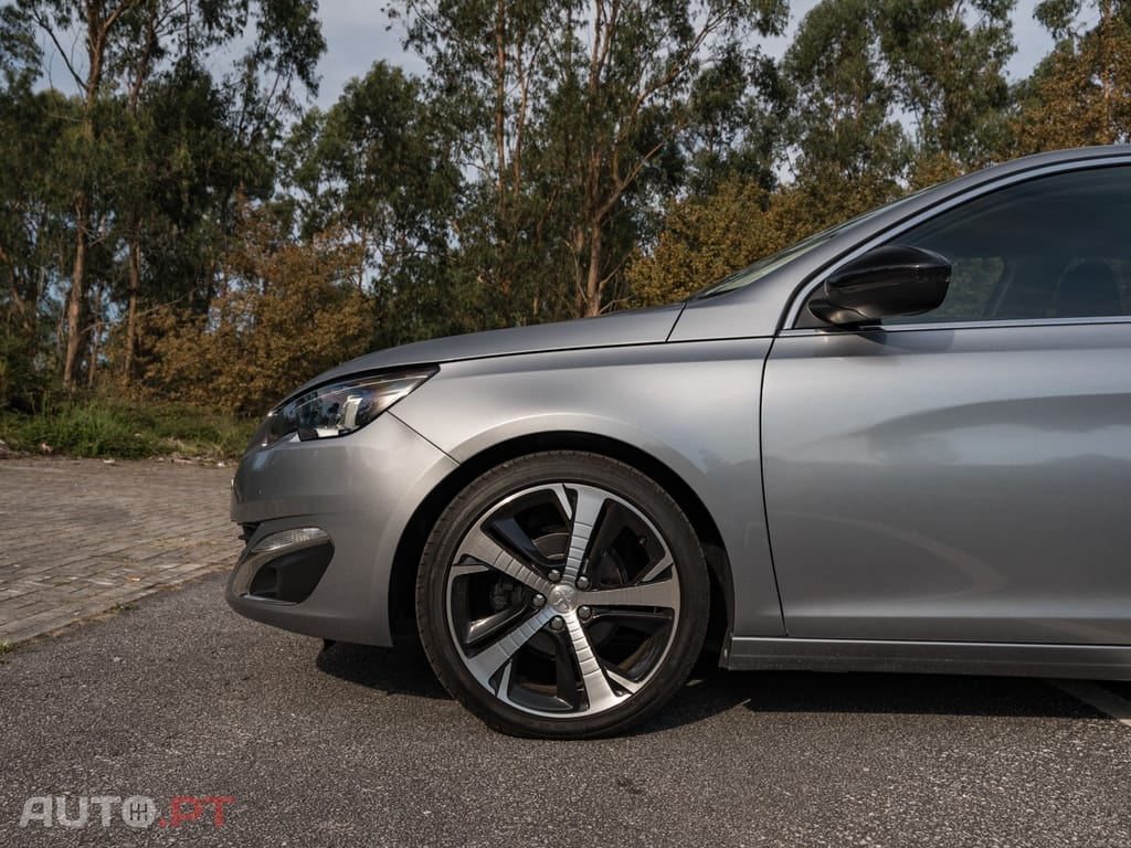 Peugeot 308 1.2 PureTech Allure J18