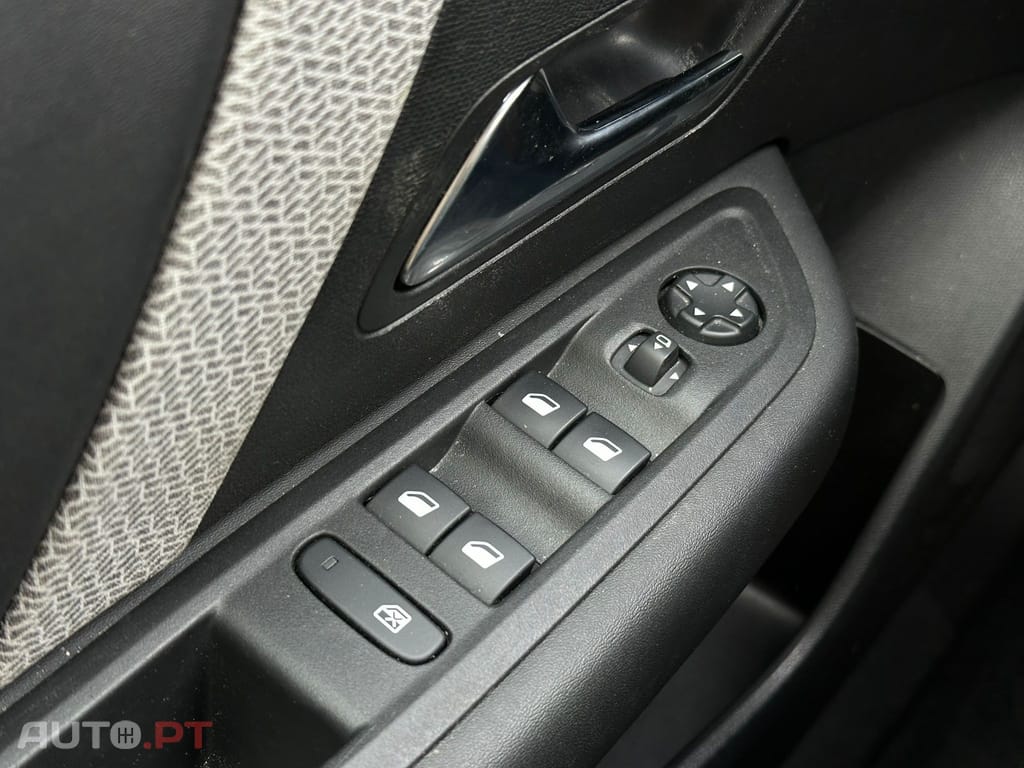 Citroen C4 X 1.2 PureTech Shine EAT8