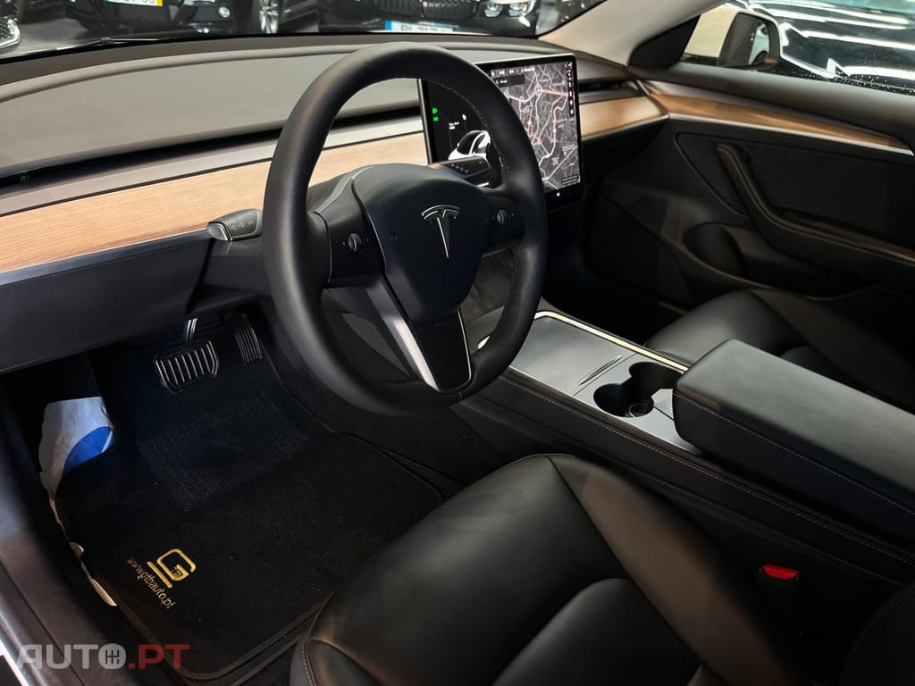 Tesla Model 3 Stander 