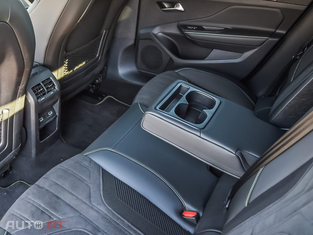 Peugeot 408 1.6 Hybrid GT e-EAT8