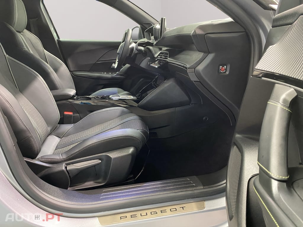 Peugeot 2008 1.2 Hybrid GT e-DCS6