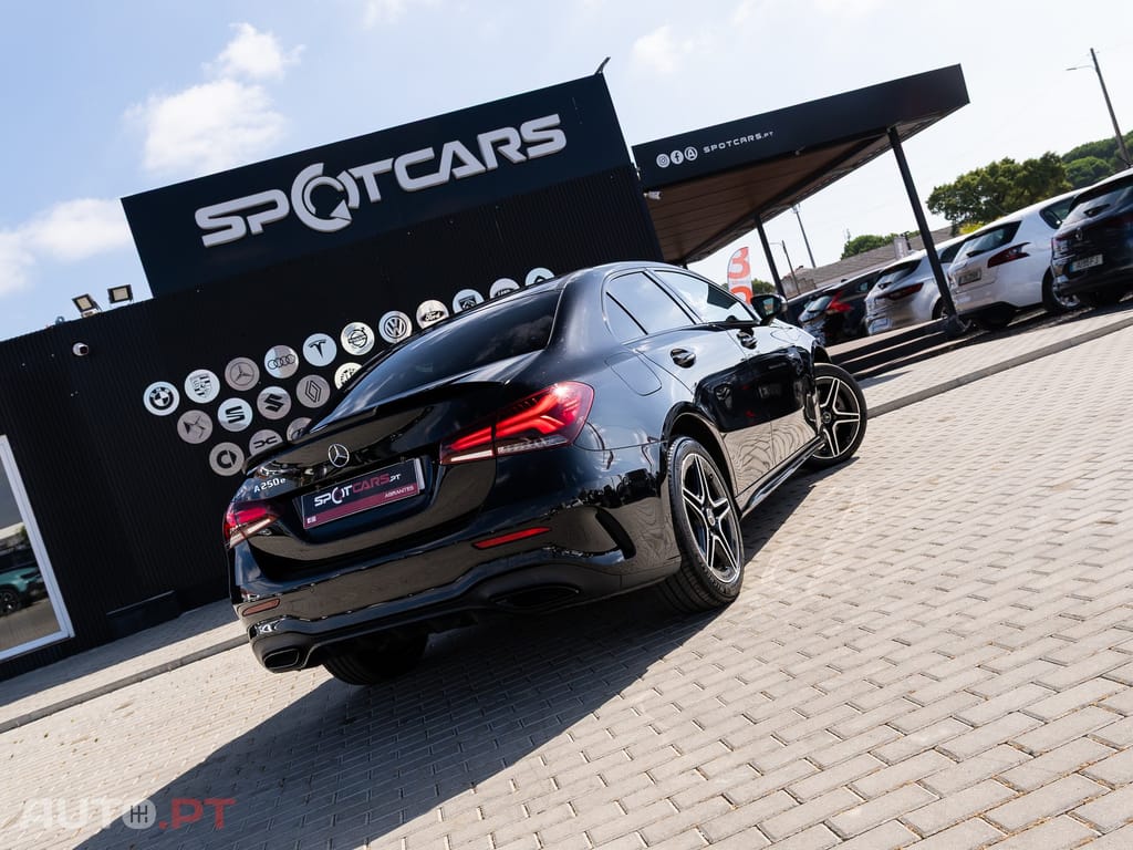Mercedes-Benz A 250 e 8G-DCT AMG Line — fotografia 9