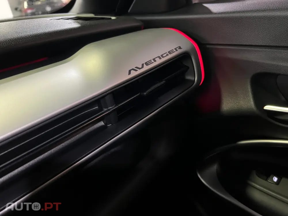 Jeep Avenger 1.2 e-Hybrid Summit DCT