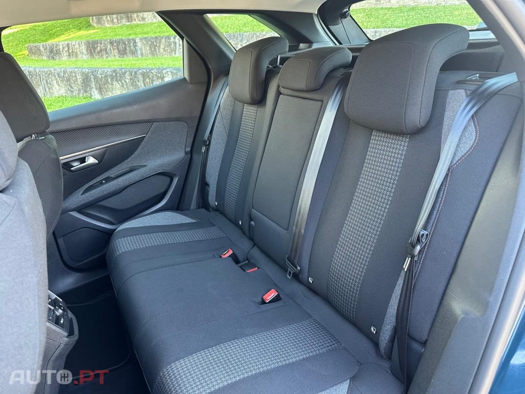 Peugeot 3008 1.5 BlueHDi Active