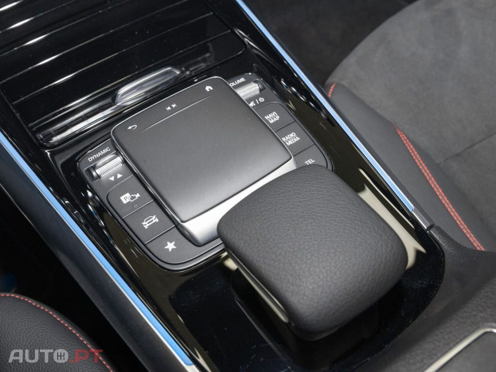 Mercedes-Benz EQA I.V.A DEDUTIVEL 300 4M AMG 