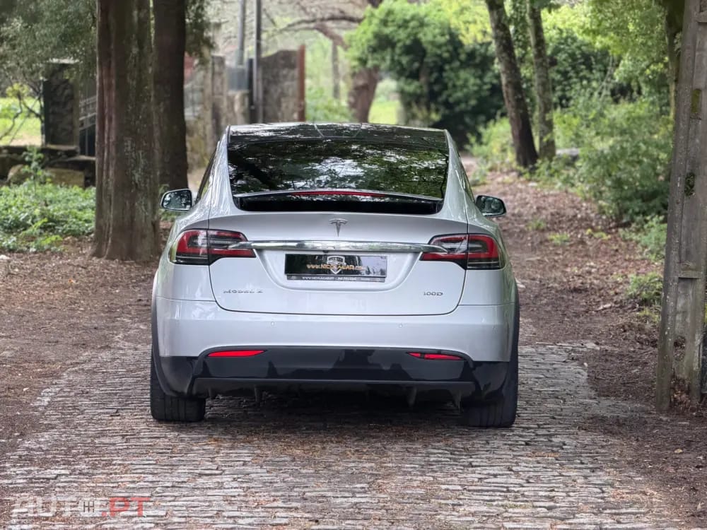 Tesla Model X 100D