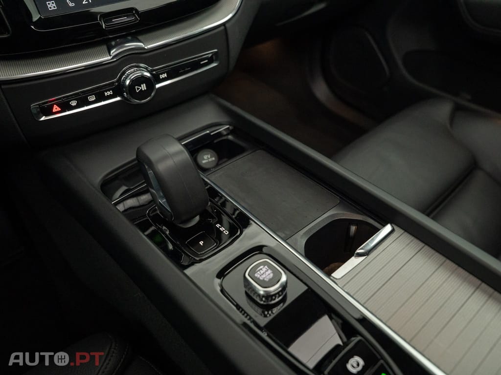 Volvo XC60 2.0 T6 PHEV Ultra Dark AWD