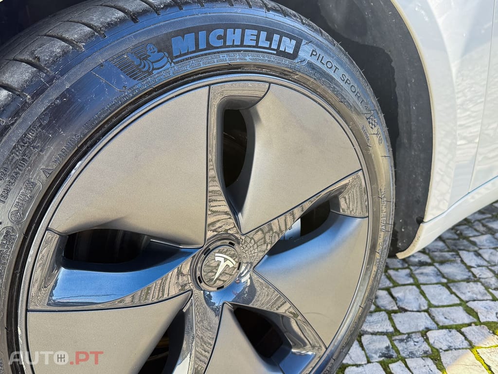 Tesla Model 3 Long-Range Dual Motor AWD