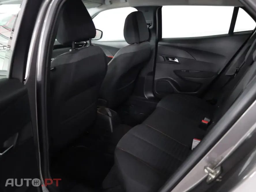 Peugeot 2008 Active Pack EAT8
