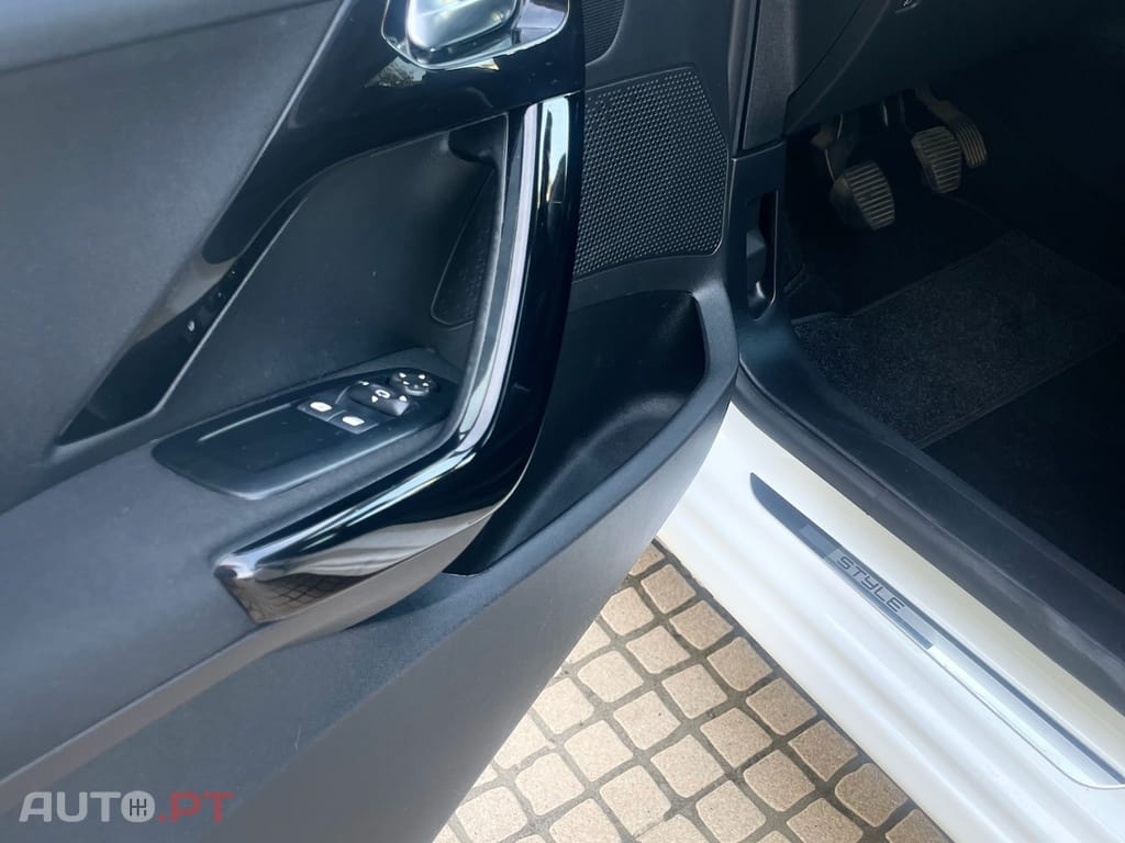 Peugeot 208 1.2 VTi Style