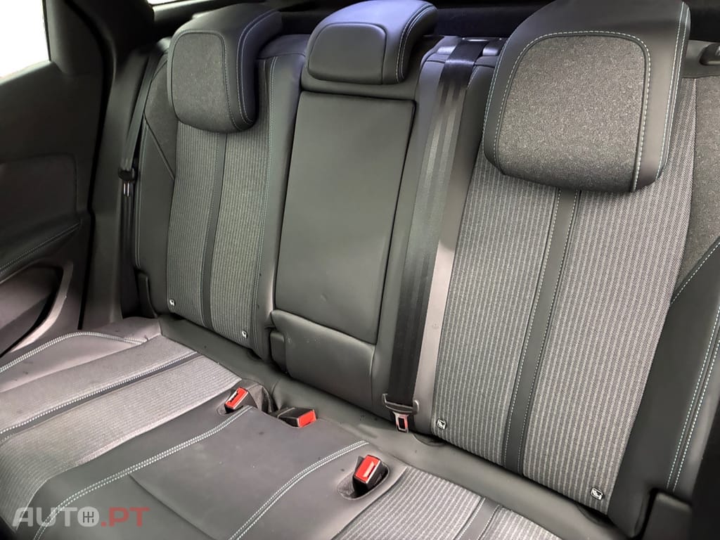 Peugeot 3008 1.6 Hybrid Allure Pack e-EAT8