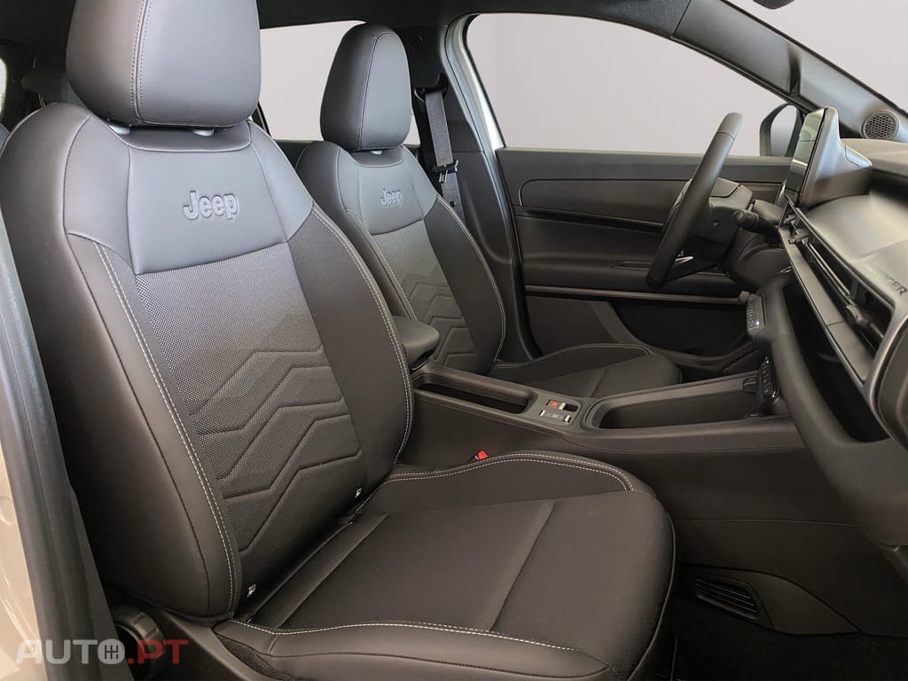 Jeep Avenger 1.2 e-Hybrid Black Edition DCT