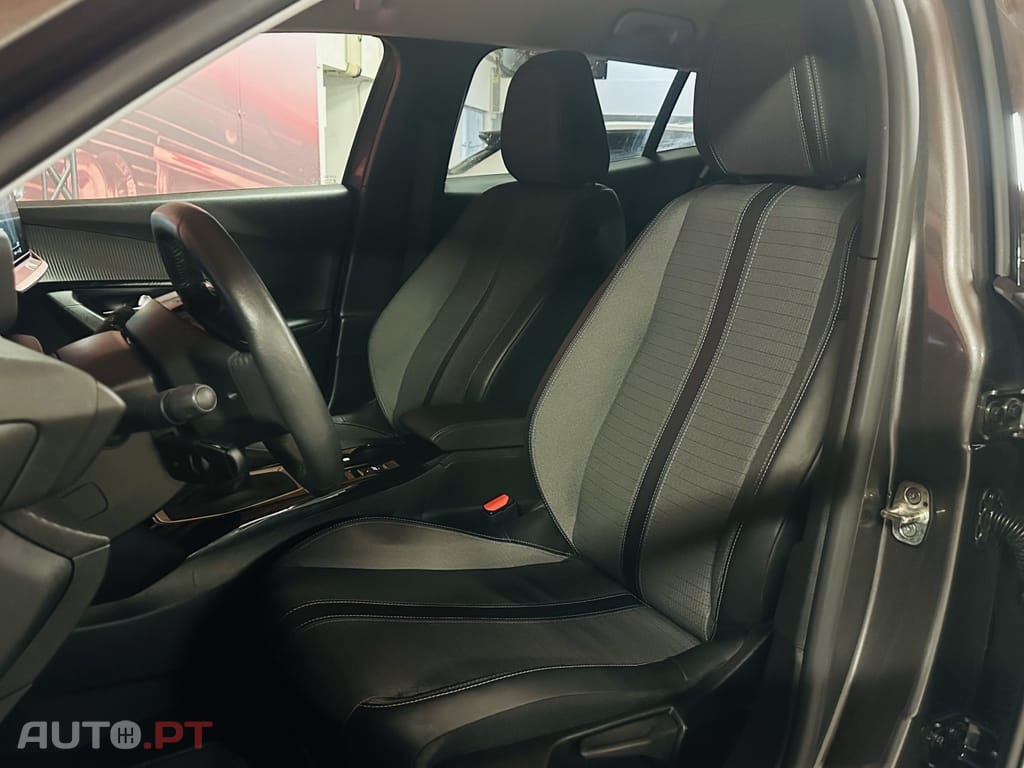 Peugeot 2008 1.2 PureTech Allure Pack