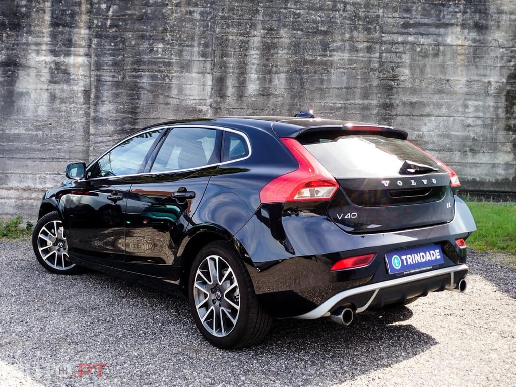 Volvo V40 2.0 D4 R-Design