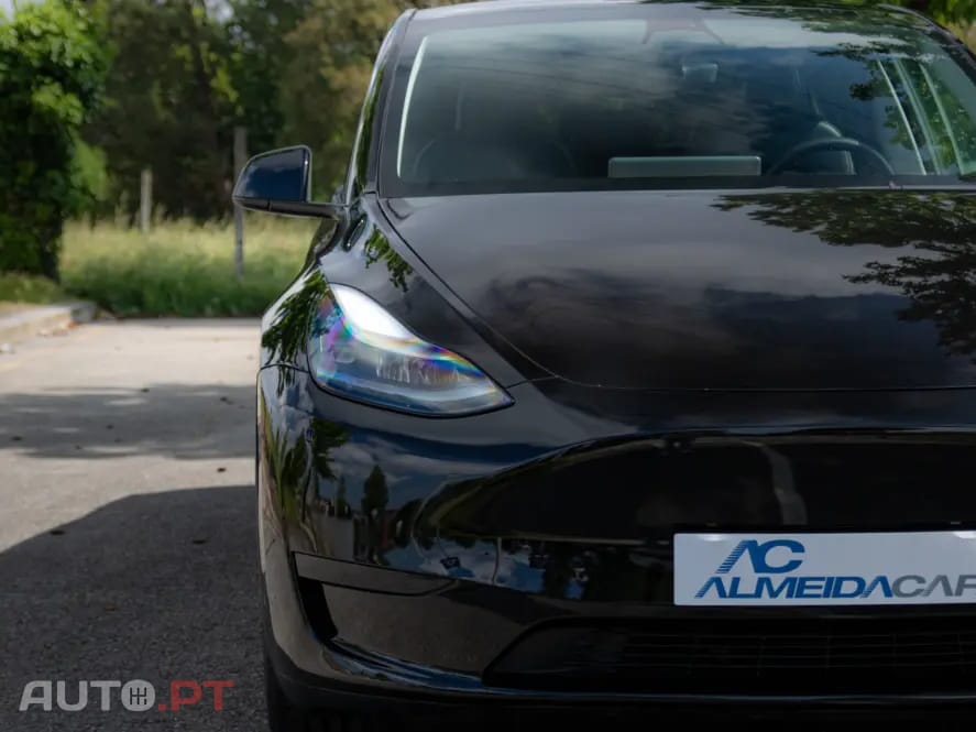 Tesla Model Y Outro