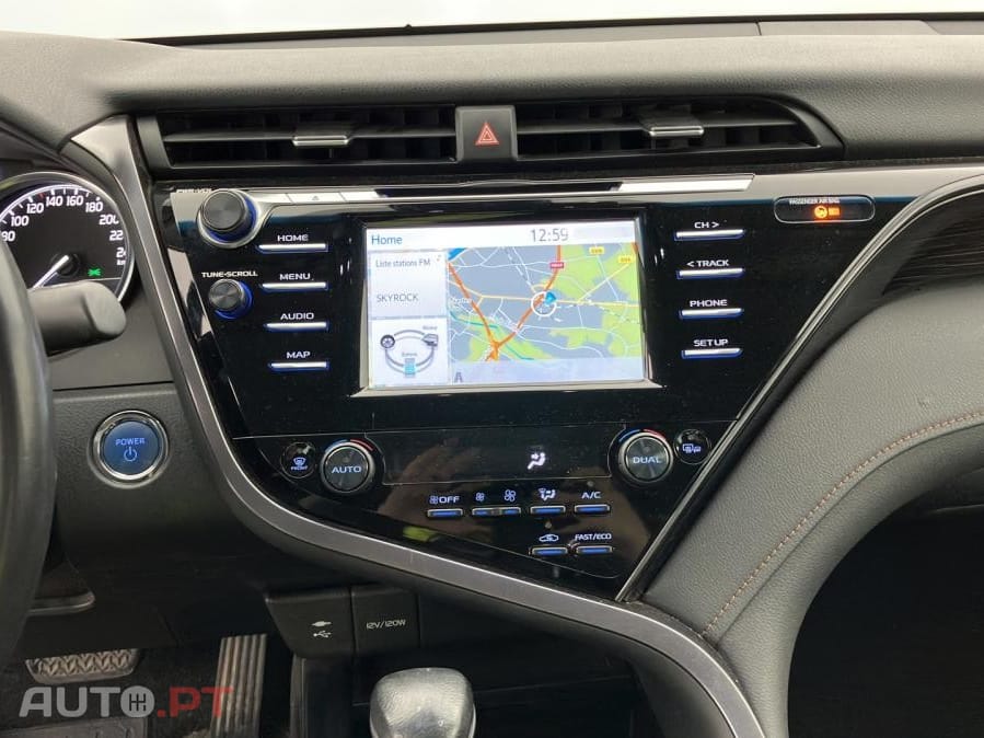 Toyota Camry 2.5 Hybrid Dynamic Business