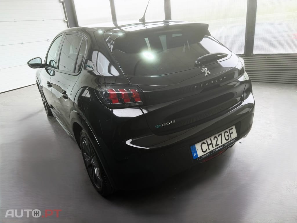 Peugeot E-208 Style