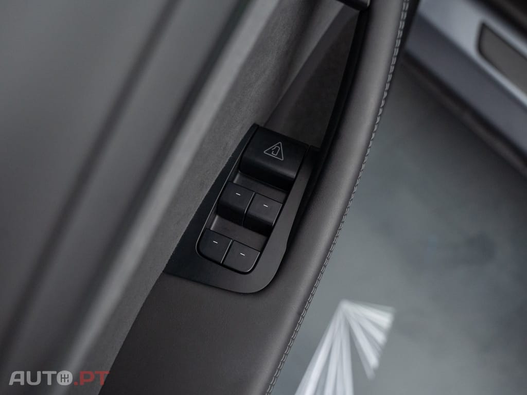 Tesla Model Y Long Range Tração Integral