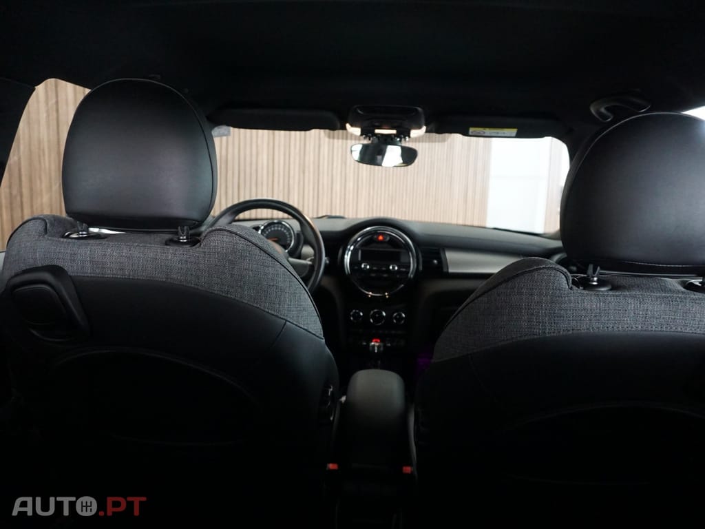 MINI Cooper One Blackyard