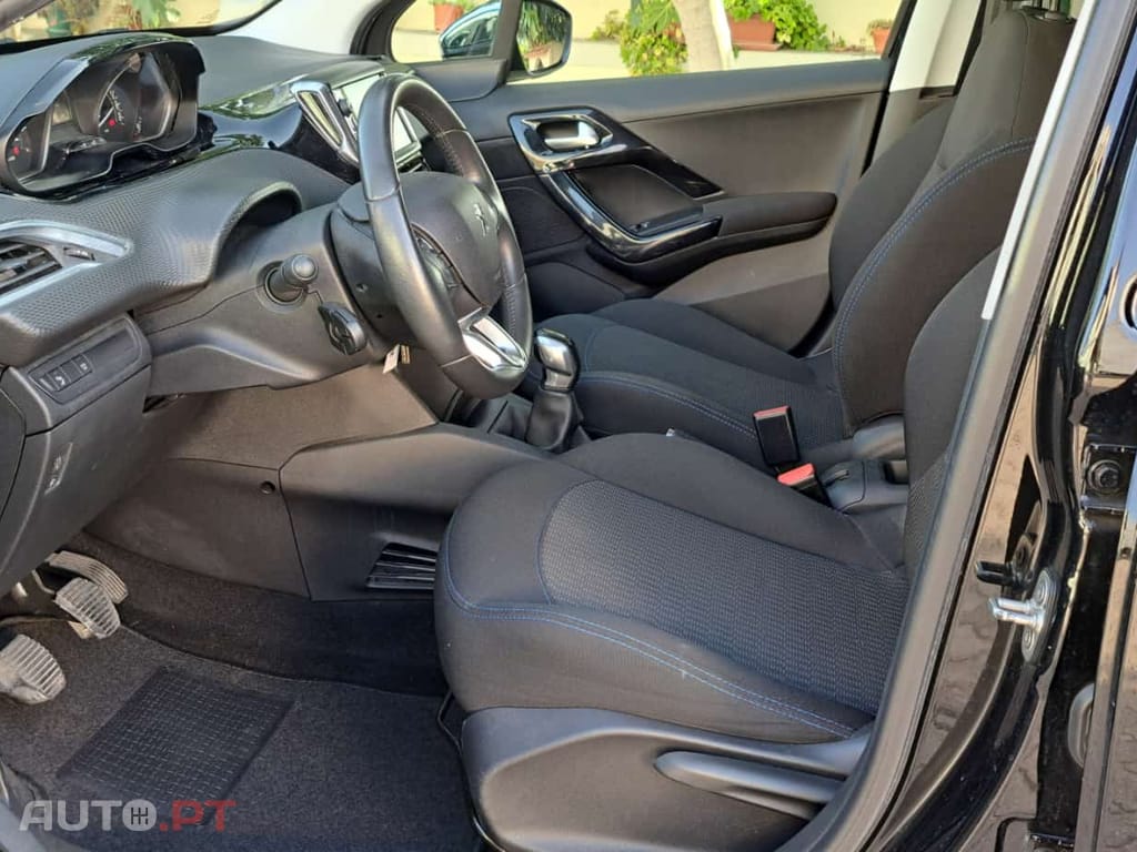 Peugeot 208 1,2 Signature